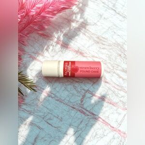🍓BATH AND BODY WORKS🍓Strawberry Pound Cake Lip Balm/NWT